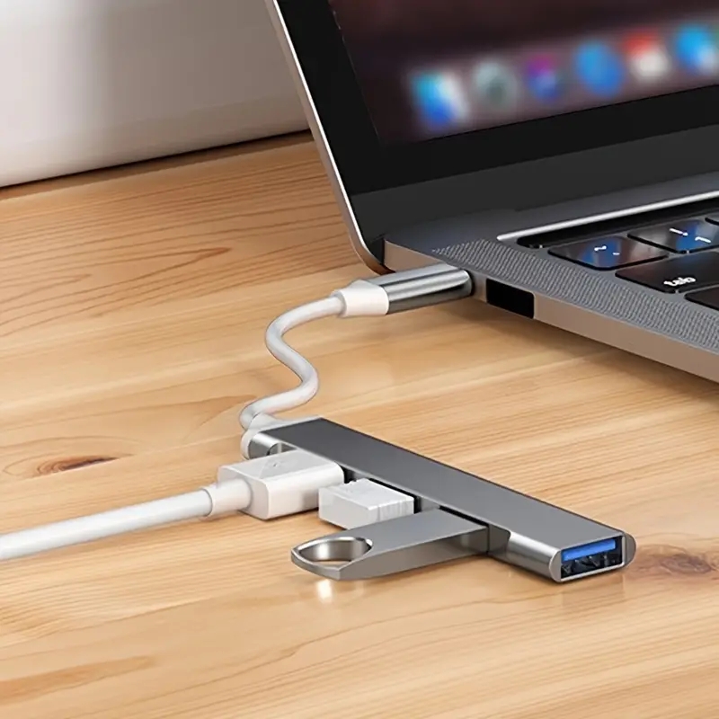 4-Port Multi-Splitter Type C H - Gaming Accessories Girly recensione e prezzo